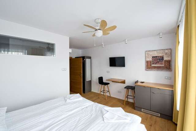 Отели типа «постель и завтрак» Salon Win Wine Bar & Apartments Ясло-4